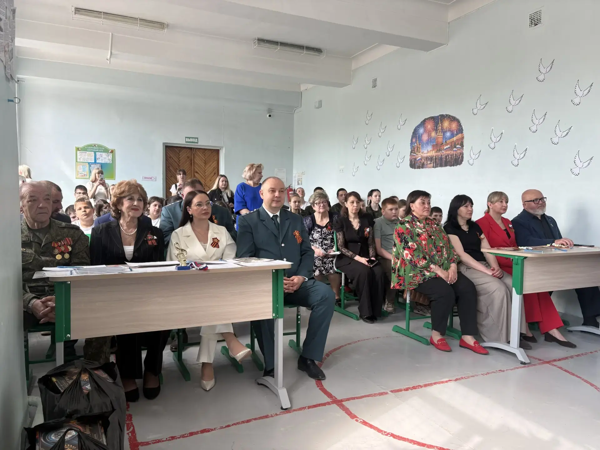 В преддверии празднования 81-й годовщины Победы в ГБОУ «Школа № 45 г.о. Донецк» состоялся фестиваль военной песни, который стал ярким событием для учеников и гостей В преддверии празднования 81-й годовщины Победы в ГБОУ «Школа № 45 г.о. Донецк» состоялся фестиваль военной песни, который стал ярким событием для учеников и гостей