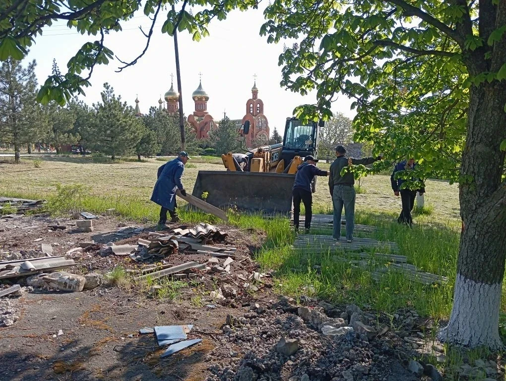 В рамках двухмесячника по благоустройству и в преддверии Дня Великой Победы в Володарском муниципальном округе состоялся масштабный субботник В рамках двухмесячника по благоустройству и в преддверии Дня Великой Победы в Володарском муниципальном округе состоялся масштабный субботник
