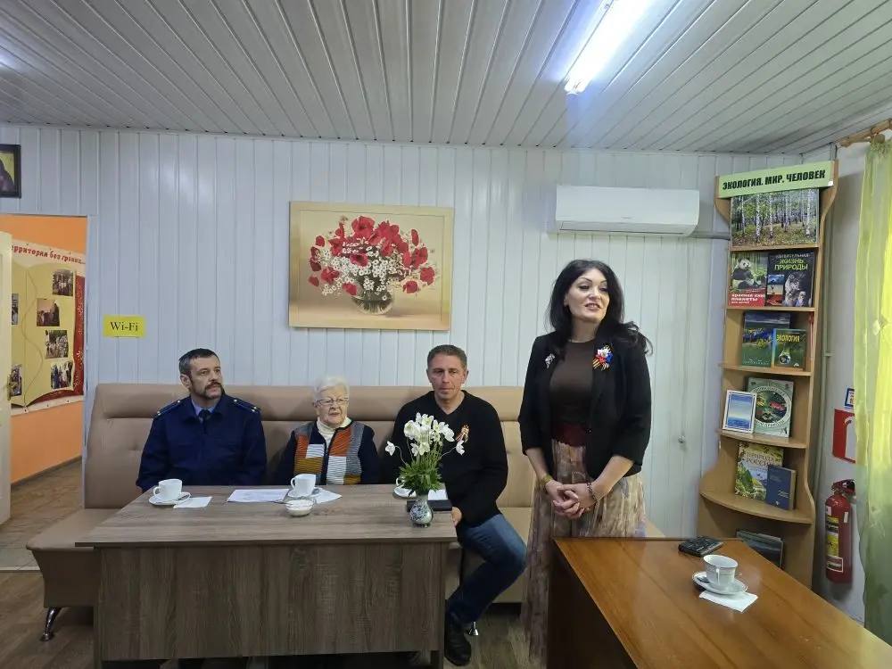 В преддверии великого праздника, Дня Победы, в библиотеке Докучаевска состоялась теплая и трогательная встреча В преддверии великого праздника, Дня Победы, в библиотеке Докучаевска состоялась теплая и трогательная встреча