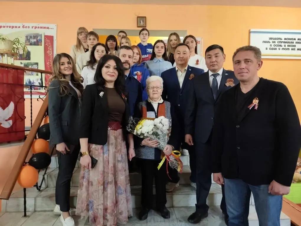 В преддверии великого праздника, Дня Победы, в библиотеке Докучаевска состоялась теплая и трогательная встреча