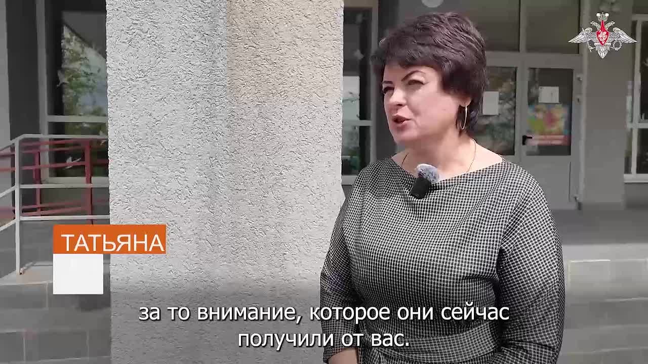 Минобороны России: Военнослужащие 36-й общевойсковой армии группировки «Восток» поздравили воспитанников мариупольской школы-интерната с наступающим Днем Победы