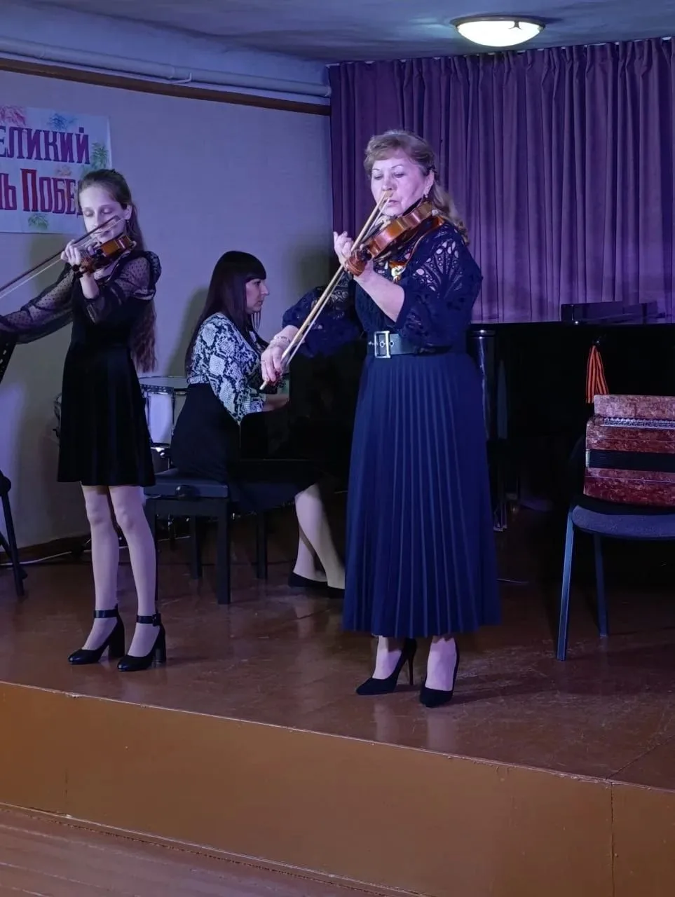 «Великий День Победы!». 8 мая в Детской юнокоммунаровской школе искусств состоялось праздничное мероприятие «Великий День Победы!», посвящённое 81-й годовщине Победы в Великой Отечественной войне, а также концертная... «Великий День Победы!». 8 мая в Детской юнокоммунаровской школе искусств состоялось праздничное мероприятие «Великий День Победы!», посвящённое 81-й годовщине Победы в Великой Отечественной войне, а также концертная...