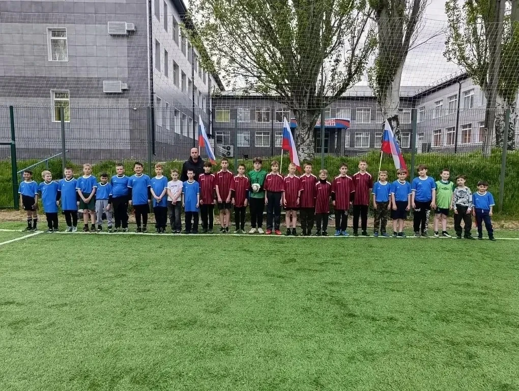 В рамках проекта «Детский спорт», при поддержке партии Единой России, в городе Новоазовске состоялся открытый турнир по минифутболу «Кубок Победы», посвященный празднованию Дня Победы в Великой Отечественной войне