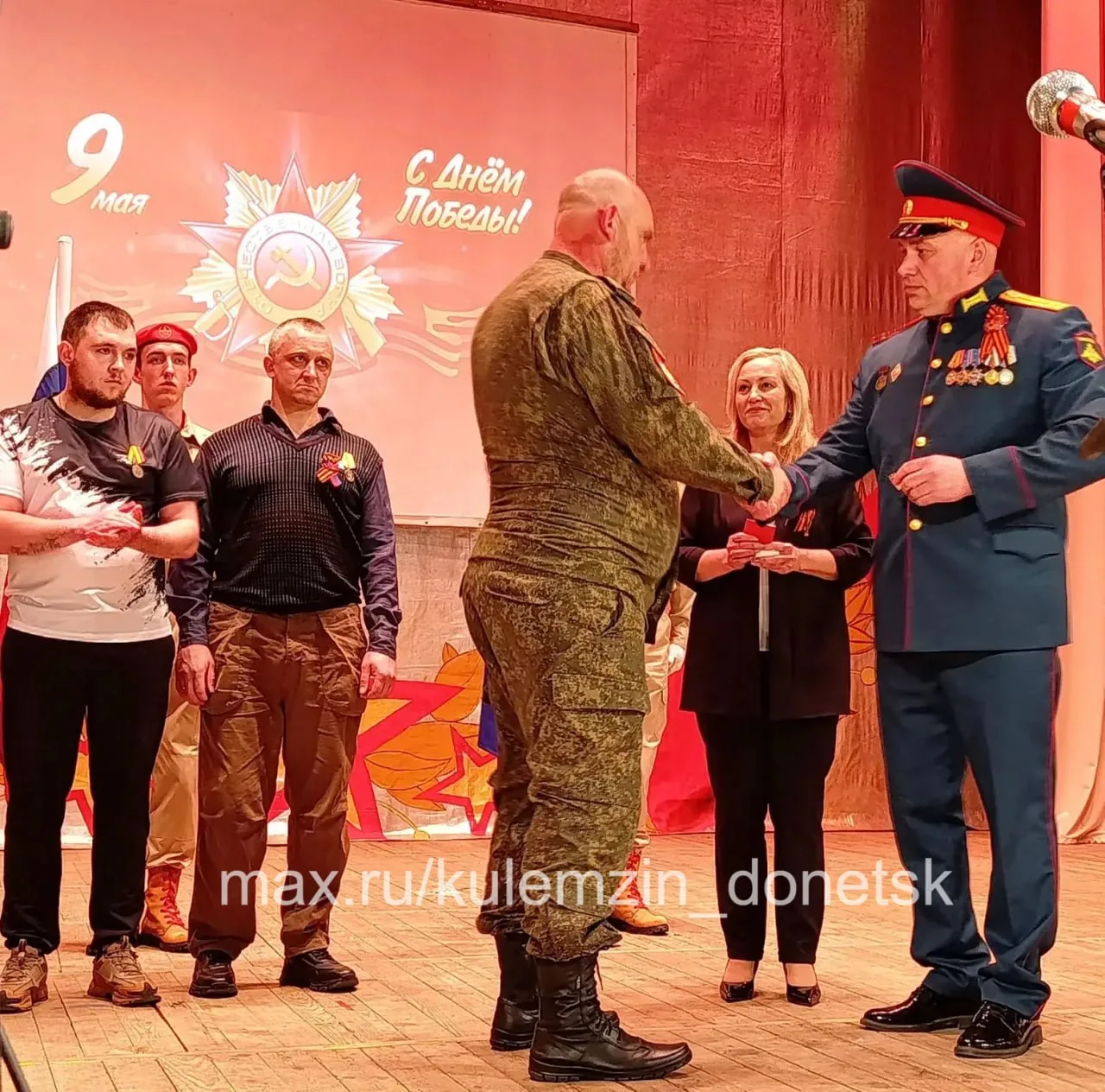 Алексей Кулемзин: В ДК им. Петровского прошёл праздничный концерт ко Дню Победы Алексей Кулемзин: В ДК им. Петровского прошёл праздничный концерт ко Дню Победы
