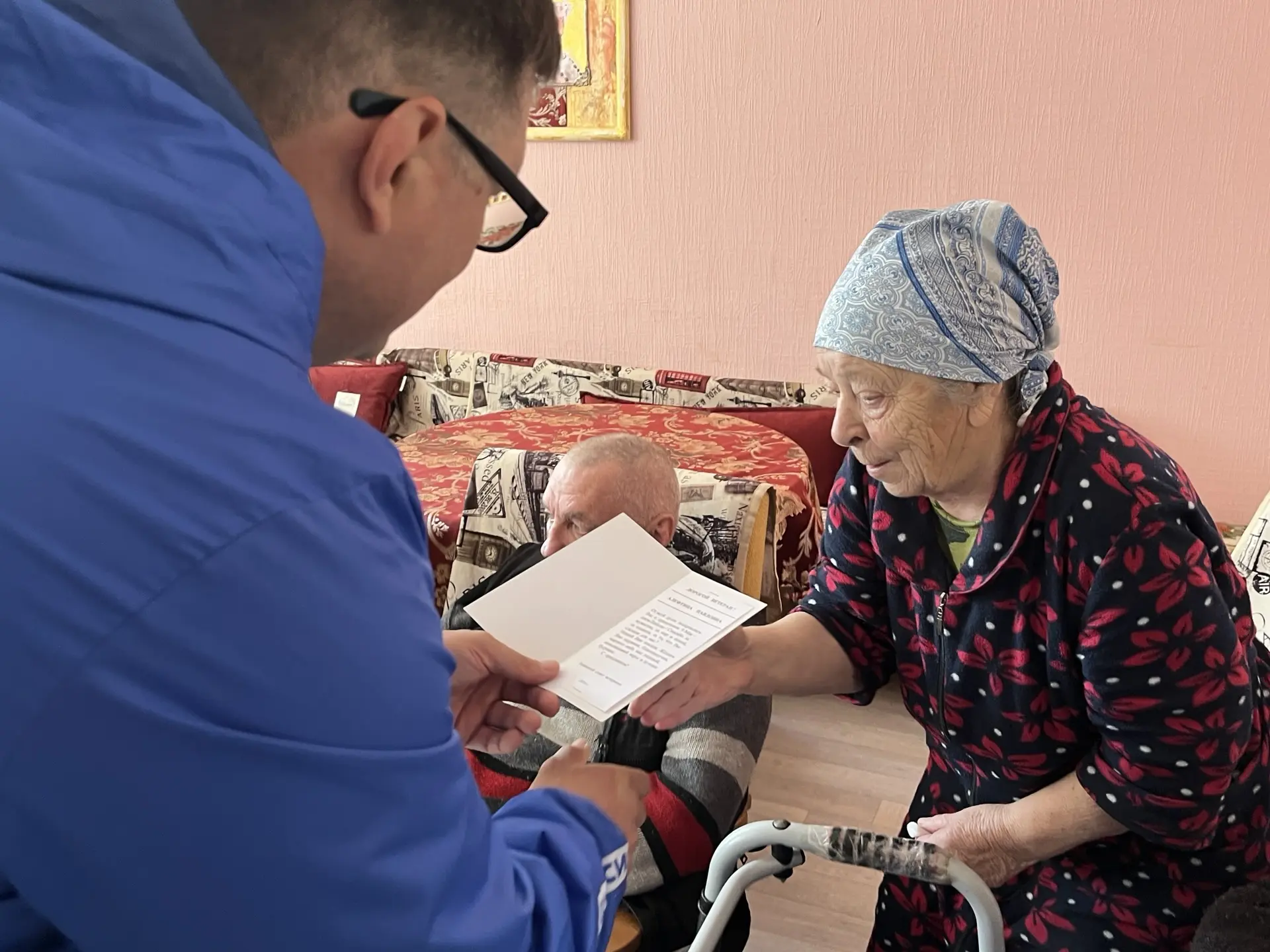 В преддверии 9 Мая, Глава Новоазовского муниципального округа Василий Овчаров совместно с председателем Новоазовского совета ветеранов Евгением Владимировичем Пригоровским, была выполнена почётная миссия — от имени... В преддверии 9 Мая, Глава Новоазовского муниципального округа Василий Овчаров совместно с председателем Новоазовского совета ветеранов Евгением Владимировичем Пригоровским, была выполнена почётная миссия — от имени...
