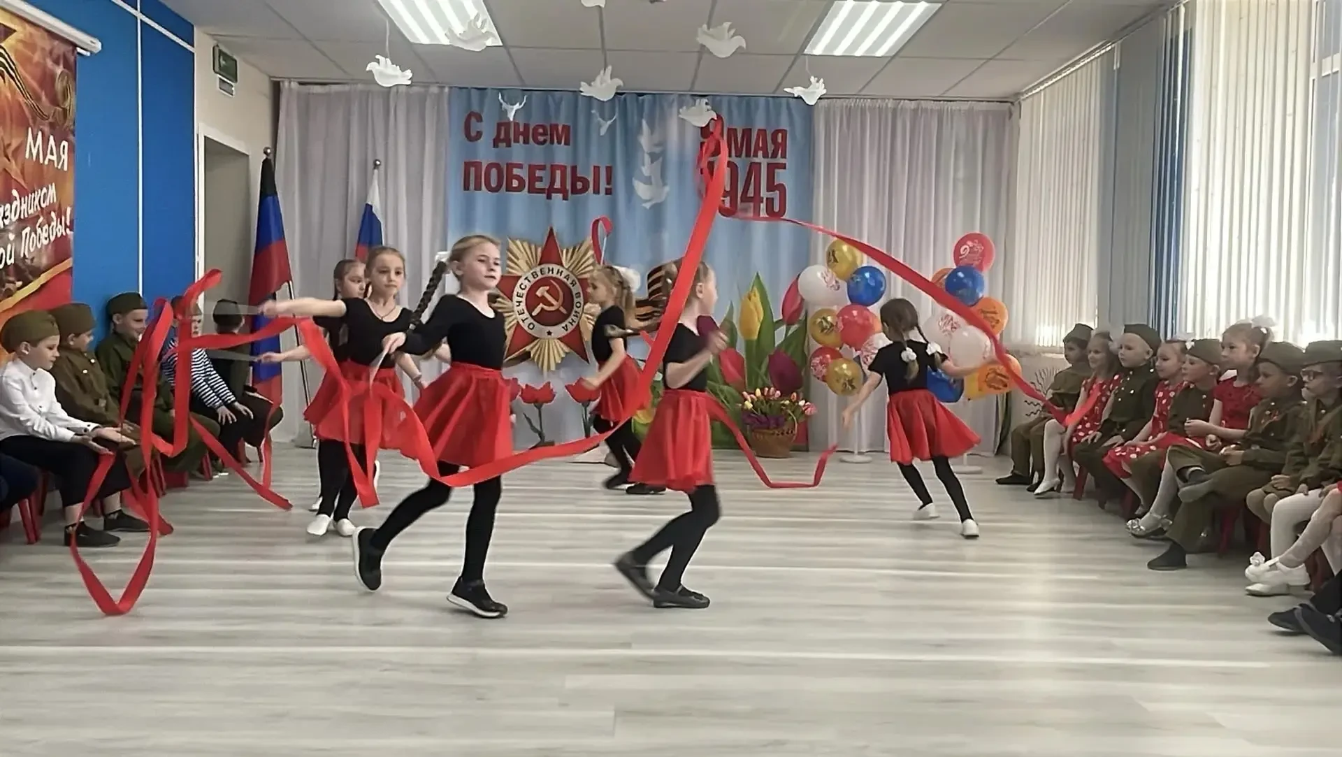 В рамках празднования 81-й годовщины Победы в Великой Отечественной войне 1941-1945 гг. на базе ГБДОУ "Володарский детский сад №1 "Солнышко" было организовано торжественное мероприятие