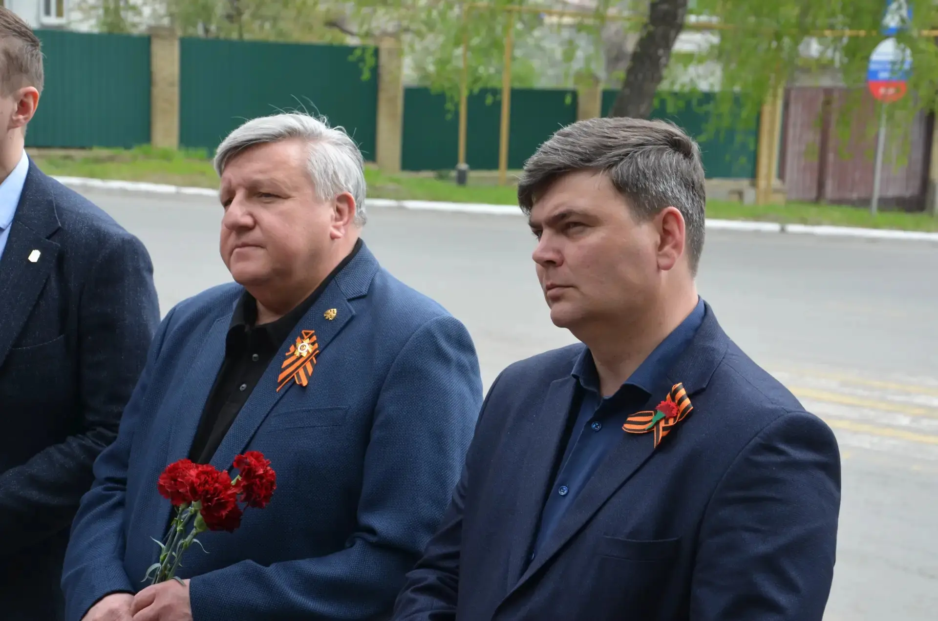 7 мая городской округ Торез с рабочим визитом посетили заместитель председателя Российского военно-исторического общества (РВИО) Николай Овсиенко и председатель регионального отделения РВИО в Донецкой Народной Республики... 7 мая городской округ Торез с рабочим визитом посетили заместитель председателя Российского военно-исторического общества (РВИО) Николай Овсиенко и председатель регионального отделения РВИО в Донецкой Народной Республики...
