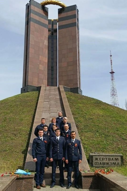 Донецкое управление Ростехнадзора в преддверии Дня Победы почтило память советских военнопленных Донецкое управление Ростехнадзора в преддверии Дня Победы почтило память советских военнопленных