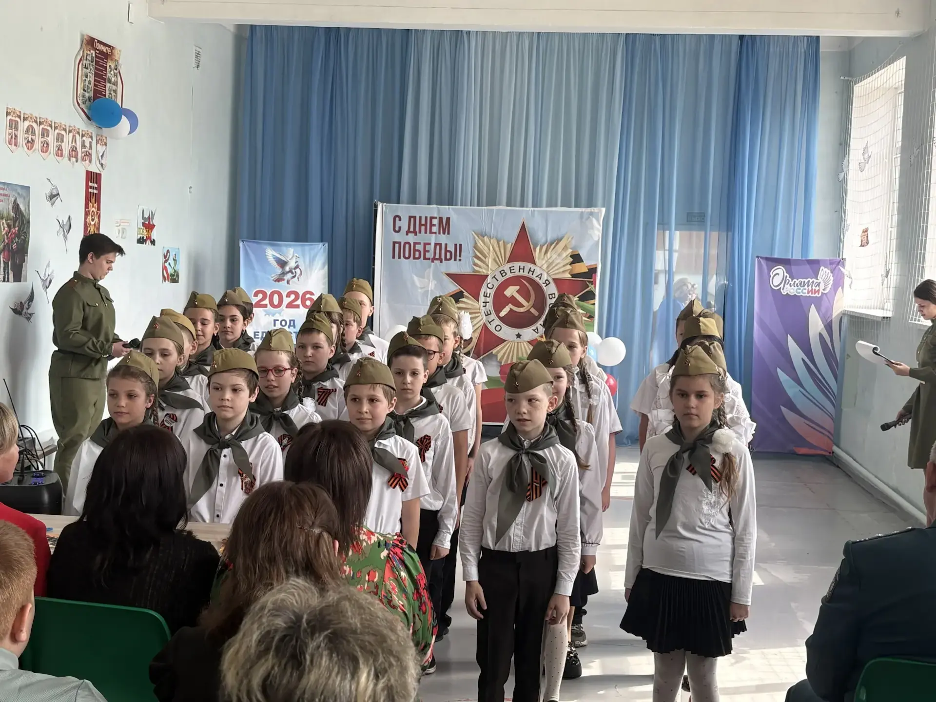 В преддверии празднования 81-й годовщины Победы в ГБОУ «Школа № 45 г.о. Донецк» состоялся фестиваль военной песни, который стал ярким событием для учеников и гостей В преддверии празднования 81-й годовщины Победы в ГБОУ «Школа № 45 г.о. Донецк» состоялся фестиваль военной песни, который стал ярким событием для учеников и гостей