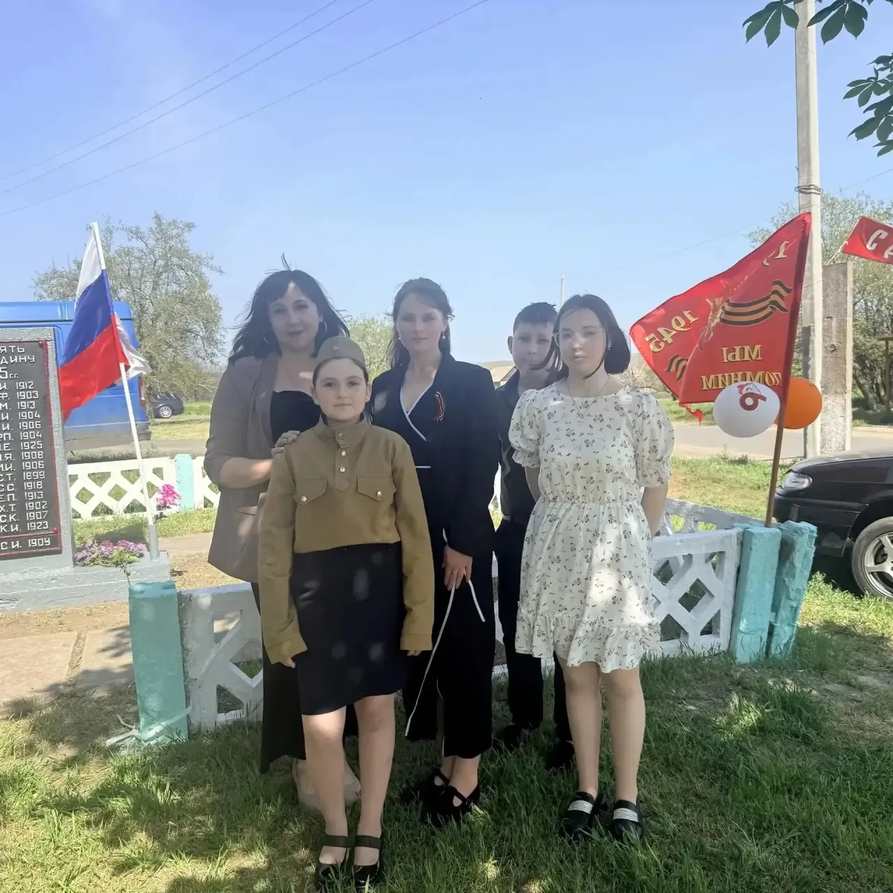 9 мая, посёлок Николаевка наполнился песнями и тёплыми эмоциями: в праздновании Дня Победы приняли участие сотрудники городского Дворца культуры!