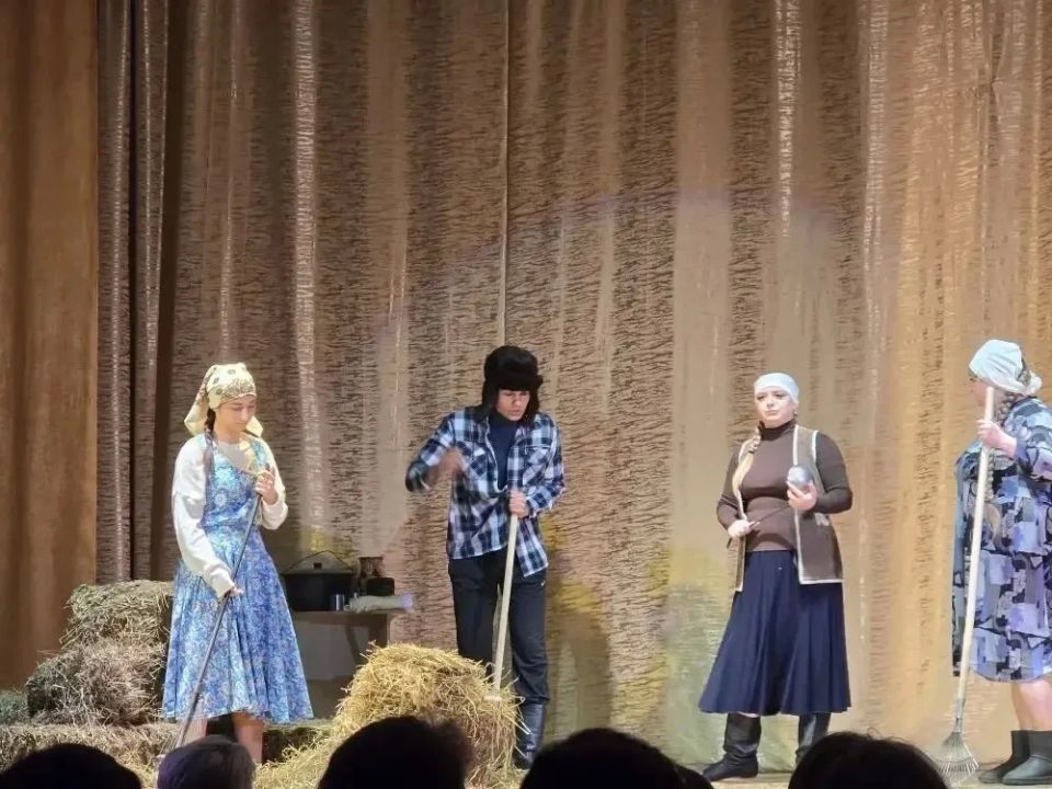 В рамках партийного проекта «Историческая память» в Урзуфском сельском доме культуры состоялся спектакль, посвященный Дню Победы, по пьесе Эвелины Пиженко «Бабья доля» В рамках партийного проекта «Историческая память» в Урзуфском сельском доме культуры состоялся спектакль, посвященный Дню Победы, по пьесе Эвелины Пиженко «Бабья доля»