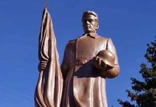 Ленинградская область восстановила к 9 мая семь памятников в Енакиево