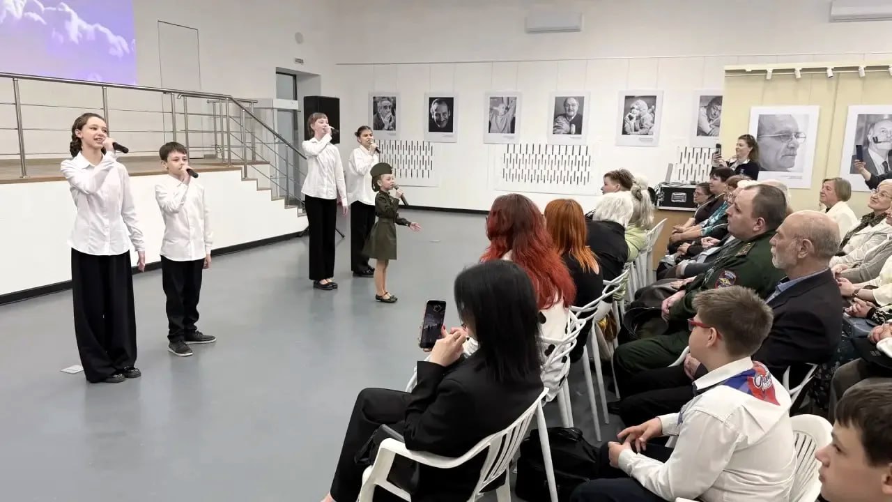 Ветераны-адресаты филиала фонда «Защитники Отечества» посетили праздничный концерт в Донецке Ветераны-адресаты филиала фонда «Защитники Отечества» посетили праздничный концерт в Донецке