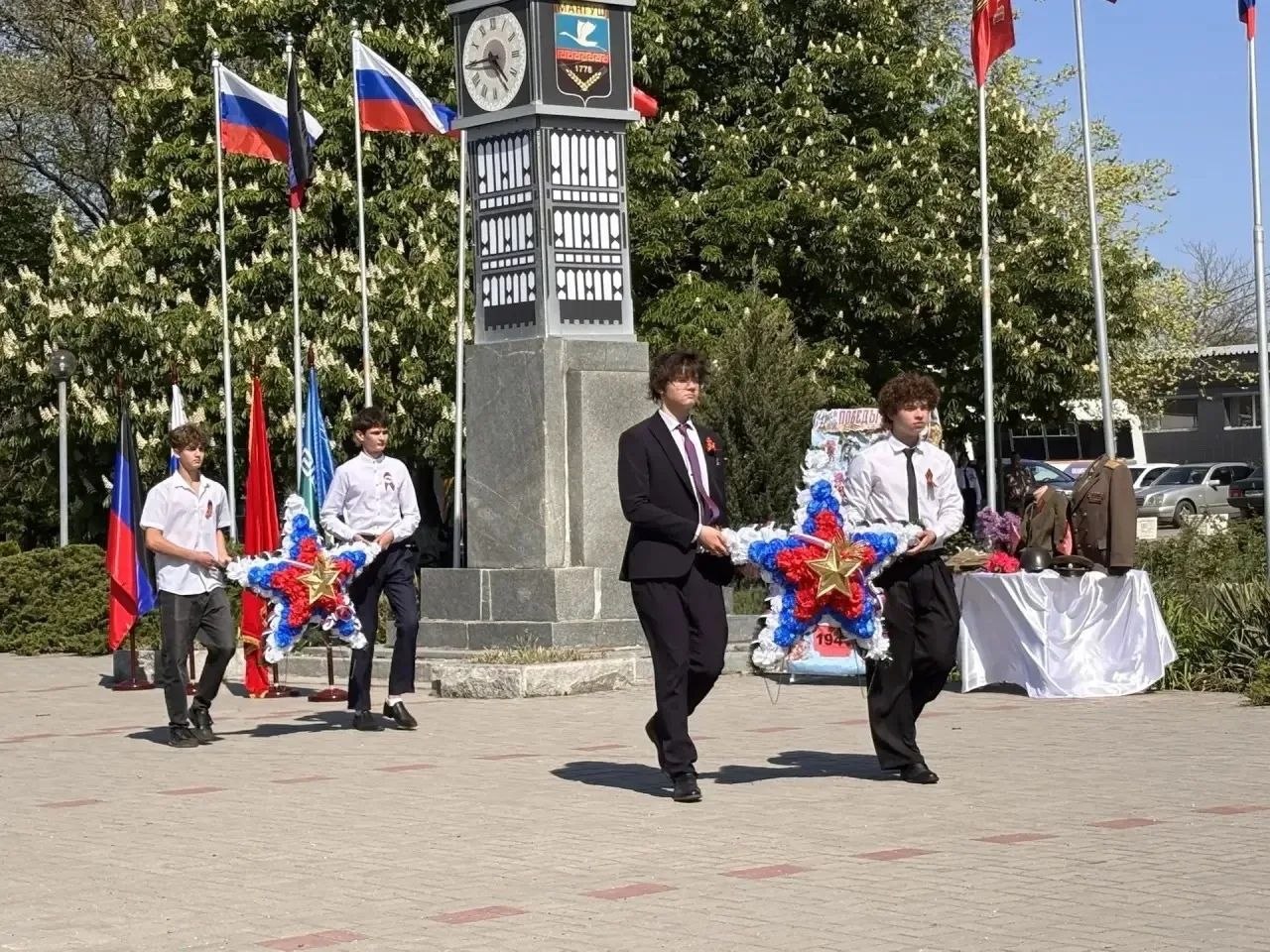 9 мая все государственные бюджетные образовательные учреждения Мангушского муниципального округа приняли активное участие в мероприятиях, посвящённых 81-й годовщине Великой Победы