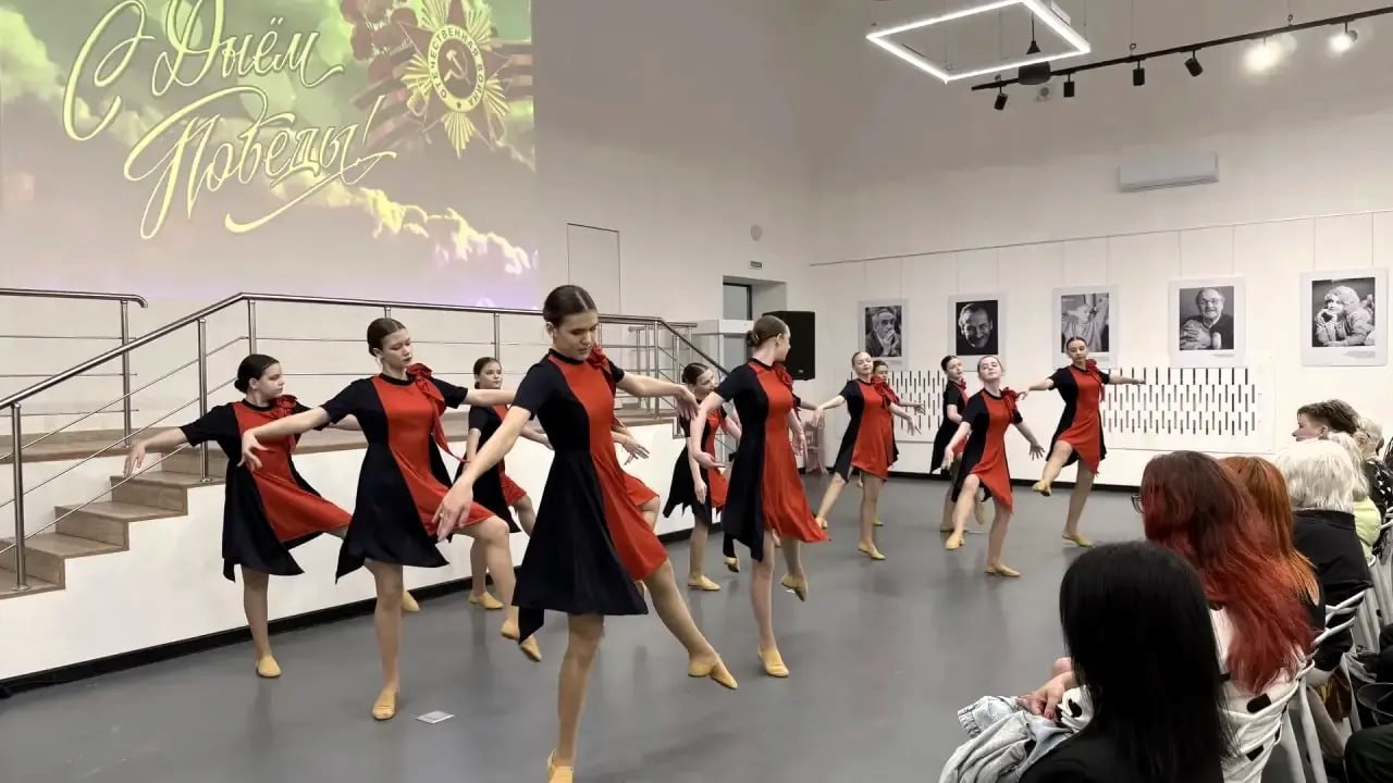 Ветераны-адресаты филиала фонда «Защитники Отечества» посетили праздничный концерт в Донецке Ветераны-адресаты филиала фонда «Защитники Отечества» посетили праздничный концерт в Донецке