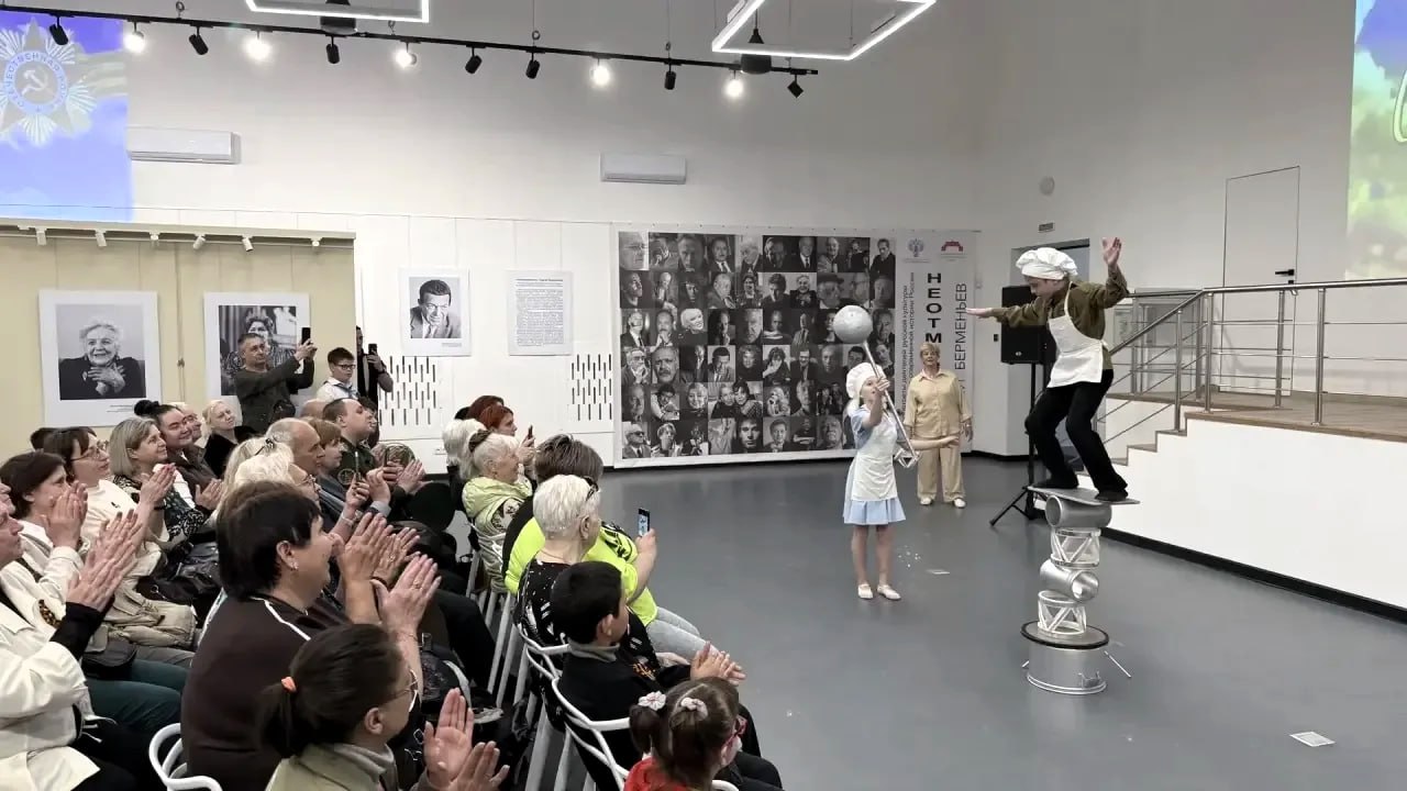 Ветераны-адресаты филиала фонда «Защитники Отечества» посетили праздничный концерт в Донецке Ветераны-адресаты филиала фонда «Защитники Отечества» посетили праздничный концерт в Донецке