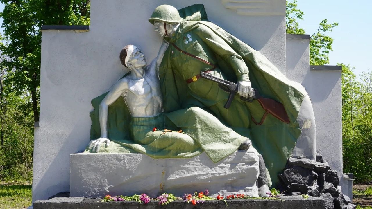Помним. Чтим. Гордимся.... День Победы — особая дата в истории нашей страны. В этот памятный день, в рамках акции «Бессмертная память», команда Дома молодёжи | Волноваха присоединилась к торжественным мероприятиям и почтила... Помним. Чтим. Гордимся.... День Победы — особая дата в истории нашей страны. В этот памятный день, в рамках акции «Бессмертная память», команда Дома молодёжи | Волноваха присоединилась к торжественным мероприятиям и почтила...