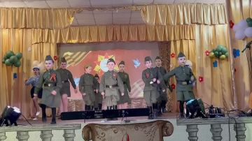 В рамках реализации партийных проектов «Культура малой родины» и «Историческая память» в Ялтинском доме культуры прошёл концерт «Славной Победе посвящается»