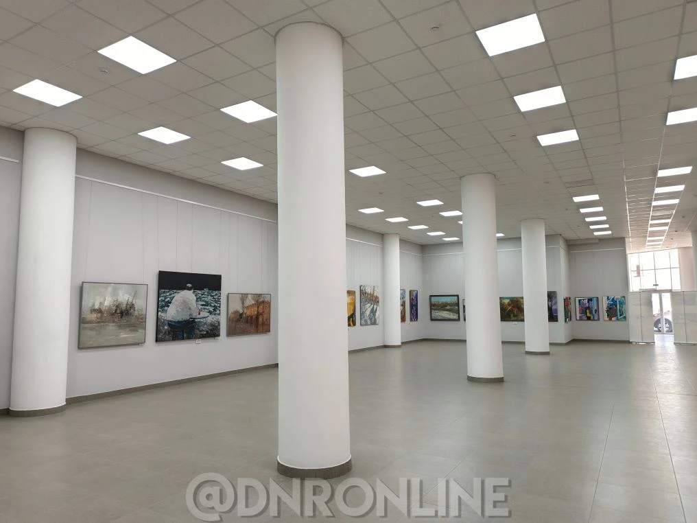 В Мариуполе проходит экспозиция «Большой формат» В Мариуполе проходит экспозиция «Большой формат»
