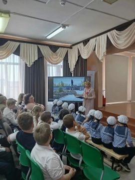 «Памятники истории рассказывают о войне»: тематический час в Мелекинской библиотеке