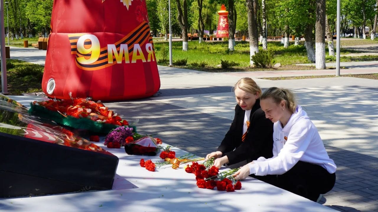 Помним. Чтим. Гордимся.... День Победы — особая дата в истории нашей страны. В этот памятный день, в рамках акции «Бессмертная память», команда Дома молодёжи | Волноваха присоединилась к торжественным мероприятиям и почтила... Помним. Чтим. Гордимся.... День Победы — особая дата в истории нашей страны. В этот памятный день, в рамках акции «Бессмертная память», команда Дома молодёжи | Волноваха присоединилась к торжественным мероприятиям и почтила...