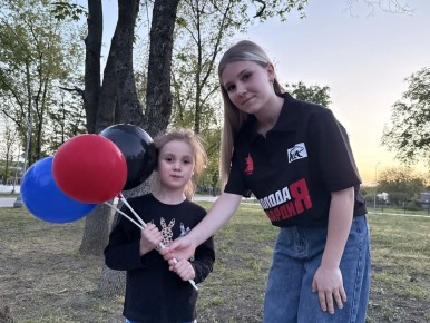 Молодёжь Тельманово поздравила жителей города