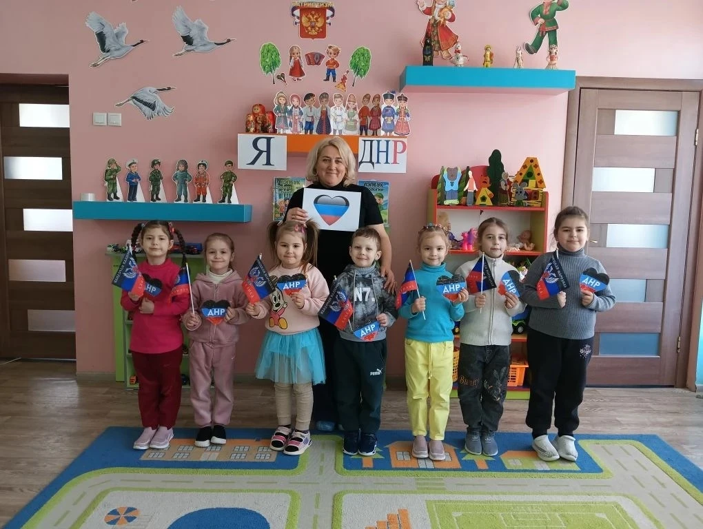 В кружке «Лучики» Светлодарского ЦДЮТ прошло тематическое занятие ко Дню Республики