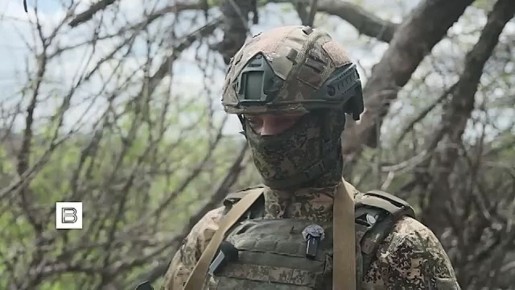 Карты с координатами позиций ВСУ, оставленные украинскими военными при отступлении, помогли российской армии в освобождении Красноармейска в ДНР, рассказал замкомандира роты группировки "Центр" Артем Касьянов