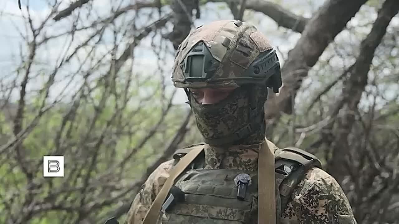 Карты с координатами позиций ВСУ, оставленные украинскими военными при отступлении, помогли российской армии в освобождении Красноармейска в ДНР, рассказал замкомандира роты группировки "Центр" Артем Касьянов