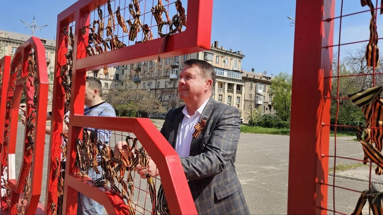 ЮГМК продолжает проводить акцию памяти «Тысяча сердец» в Енакиево и Алчевске, приуроченную ко Дню Победы ЮГМК продолжает проводить акцию памяти «Тысяча сердец» в Енакиево и Алчевске, приуроченную ко Дню Победы