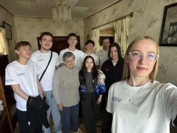 С добром в сердце. Активисты Иловайского отделения «Движение Первых» совместно с волонтёрами Дома народного единства из Нижегородской области провели трогательную акцию: ребята навестили на дому трёх пожилых женщин —...
