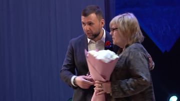 Денис Пушилин: В День Донецкой Народной Республики наградил отличившихся земляков