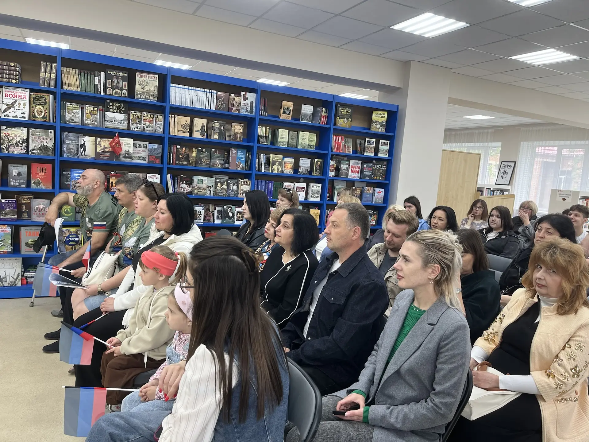 Сегодня в Центральной библиотеке города состоялся круглый стол, объединивший тех, кто неравнодушен к судьбе родного края Сегодня в Центральной библиотеке города состоялся круглый стол, объединивший тех, кто неравнодушен к судьбе родного края