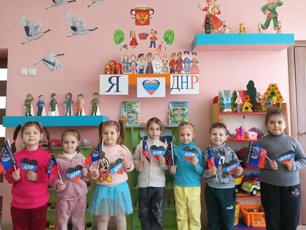 В кружке «Лучики» Светлодарского ЦДЮТ прошло тематическое занятие ко Дню Республики В кружке «Лучики» Светлодарского ЦДЮТ прошло тематическое занятие ко Дню Республики