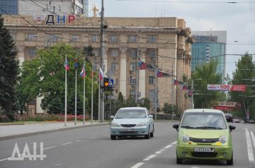 Киев гнался за «блаженной Европой», а в ДНР трудились ради будущего в России
