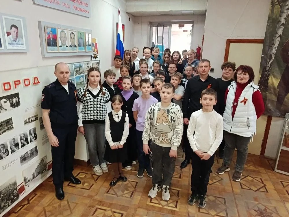 Транспортные полицейские Иловайска провели патриотическую экскурсию в музей для школьников Транспортные полицейские Иловайска провели патриотическую экскурсию в музей для школьников