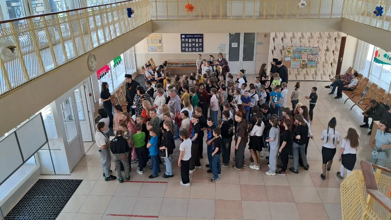 9 Мая, в честь празднования Дня Великой Победы, на Донецкой детской железной дороге состоялась благотворительная акция для подопечных благотворительного фонда «Время добрых» 9 Мая, в честь празднования Дня Великой Победы, на Донецкой детской железной дороге состоялась благотворительная акция для подопечных благотворительного фонда «Время добрых»