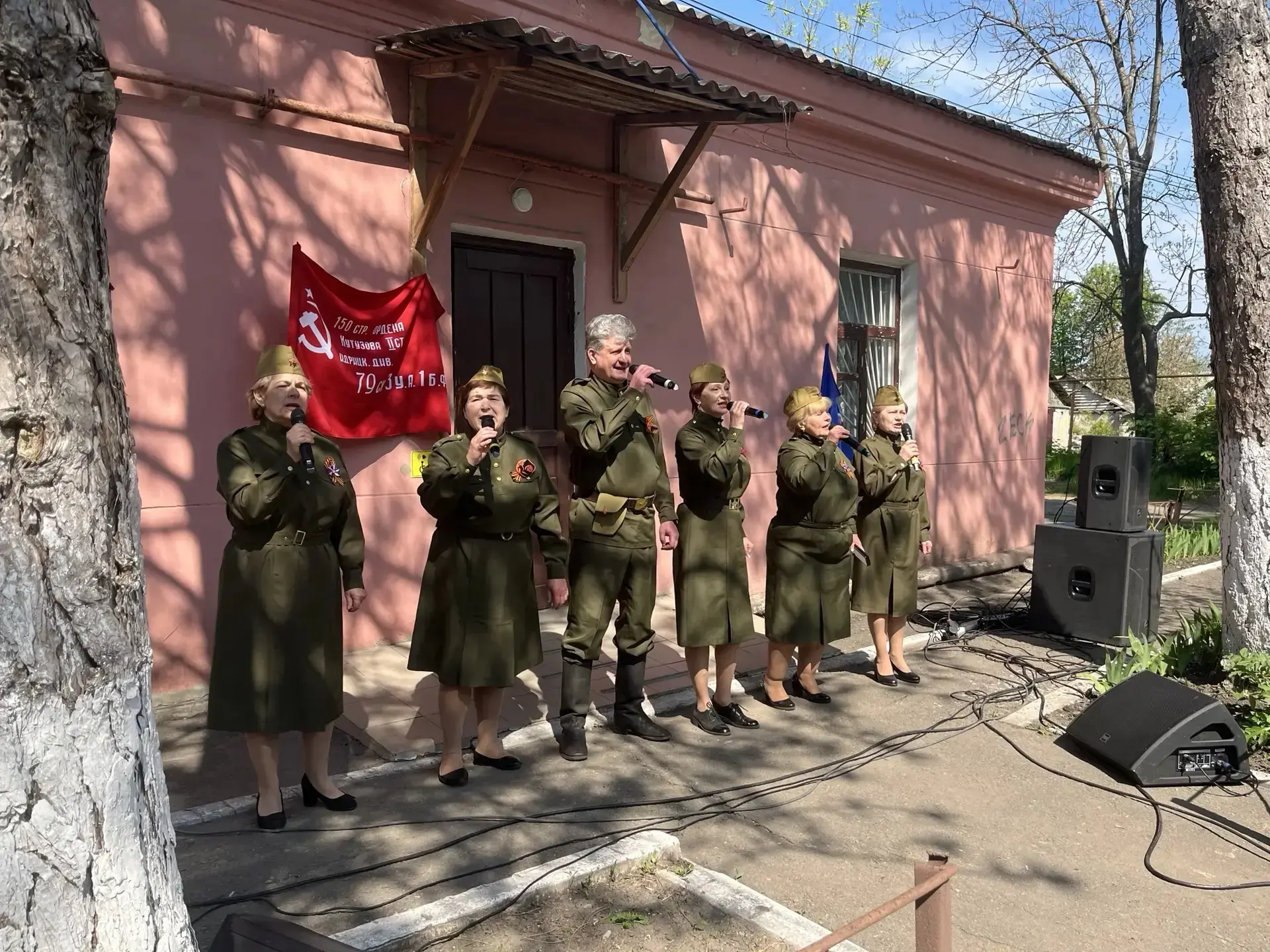 Победа в сердце - на все времена: в Комплексном центре социального обслуживания города Шахтерска отметили один из главных праздников страны Победа в сердце - на все времена: в Комплексном центре социального обслуживания города Шахтерска отметили один из главных праздников страны