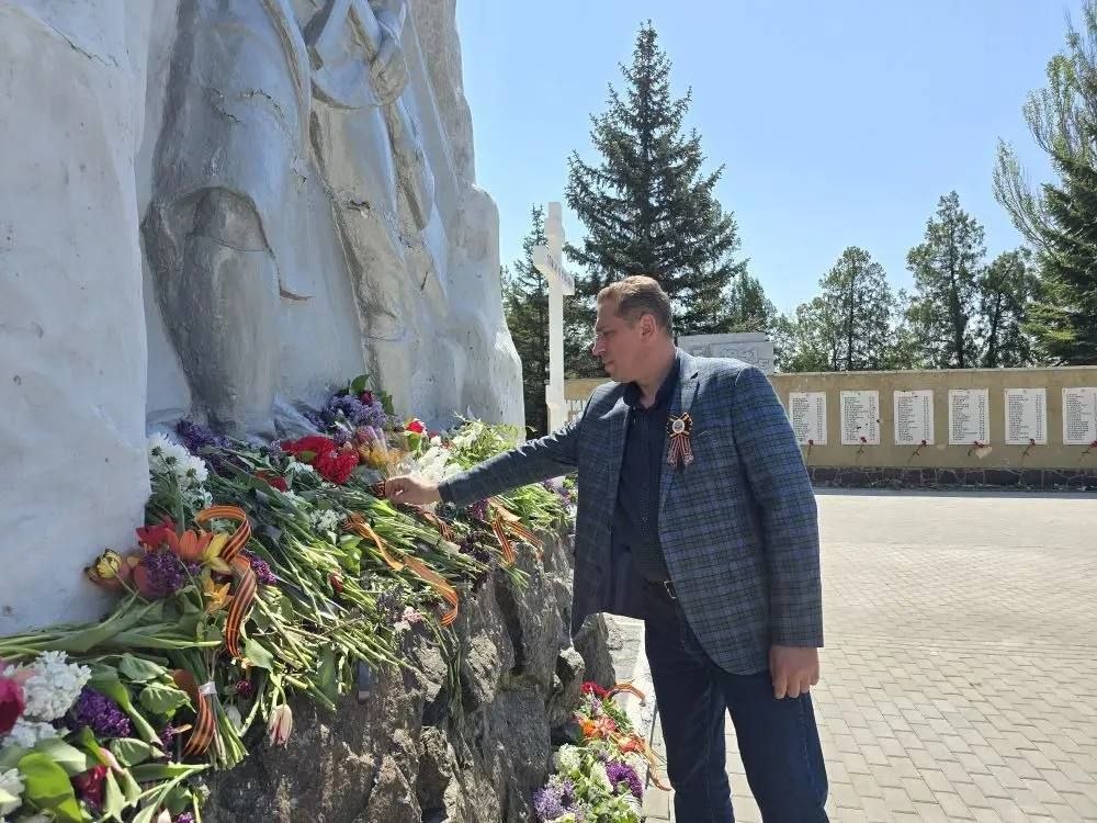 Докучаевск почтил память героев Великой Победы Докучаевск почтил память героев Великой Победы