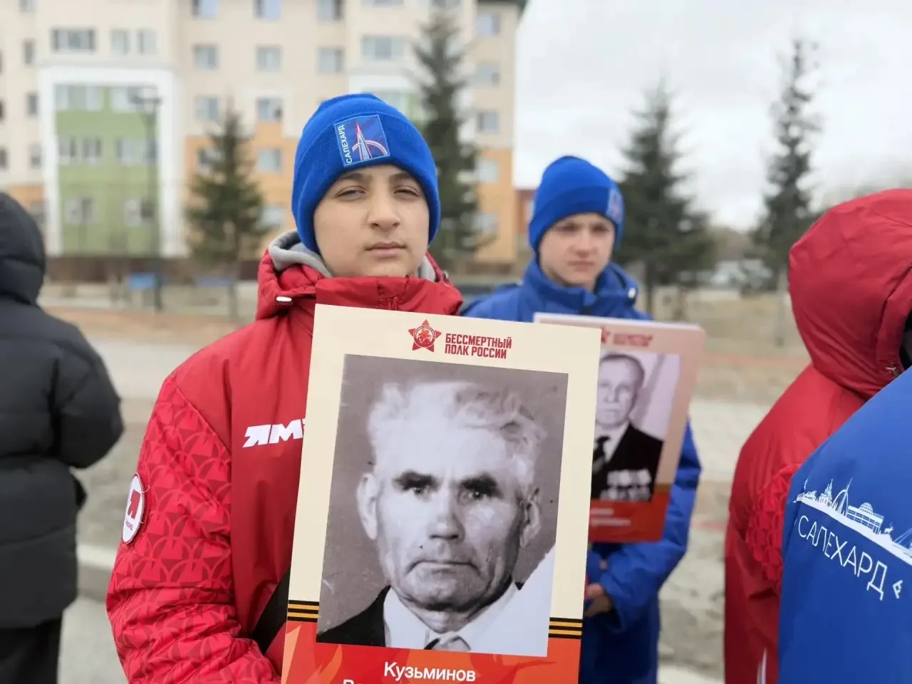 Юные спортсмены из Волновахи прошли в Бессмертном полку вместе с салехардцами Юные спортсмены из Волновахи прошли в Бессмертном полку вместе с салехардцами
