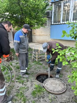 На левобережье коммунальщики обследовали инженерные сети многоквартирных домов