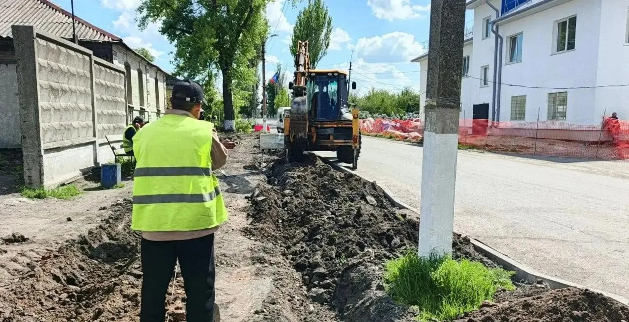 Хабаровский край продолжает обустраивать придорожную территорию на улице Советской в Дебальцево Хабаровский край продолжает обустраивать придорожную территорию на улице Советской в Дебальцево