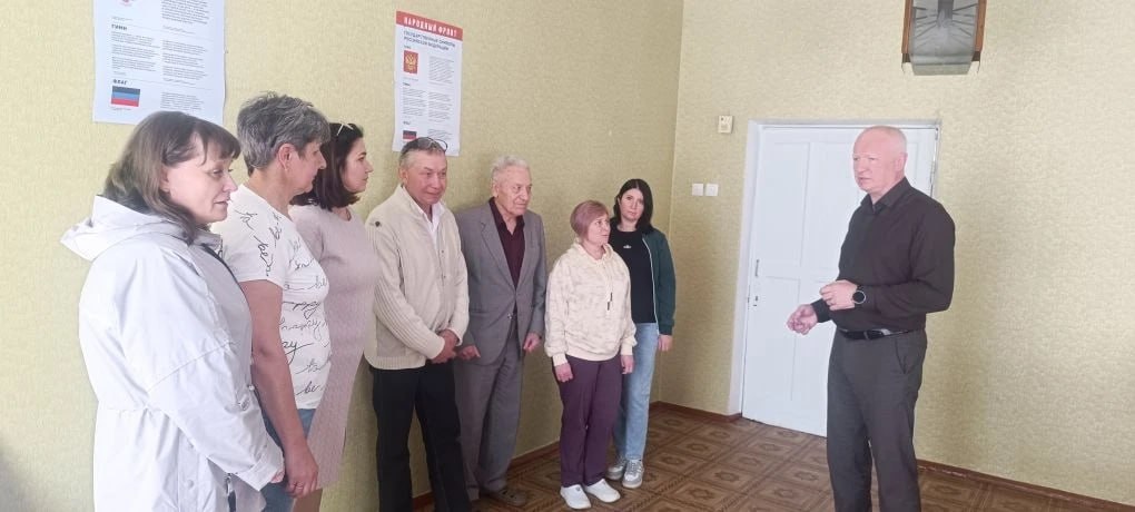 13 мая 2026 года депутаты Горловского городского совета от фракции «Единая Россия» — Роман Конев, Сергей Третьяков, Олег Сладкевич, Павел Калфакчиян, Евгений Прокопович, Александр Бобровский, Геннадий Маюров, Дмитрий Корона... 13 мая 2026 года депутаты Горловского городского совета от фракции «Единая Россия» — Роман Конев, Сергей Третьяков, Олег Сладкевич, Павел Калфакчиян, Евгений Прокопович, Александр Бобровский, Геннадий Маюров, Дмитрий Корона...