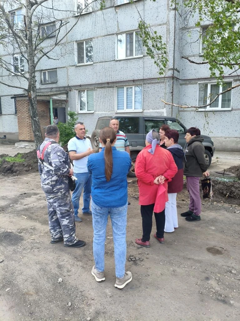 Сегодня состоялась встреча депутата Тельмановского муниципального совета Сергея Мелащука с жителями многоквартирных домов № 13 и № 15, расположенных по проспекту Тельмана