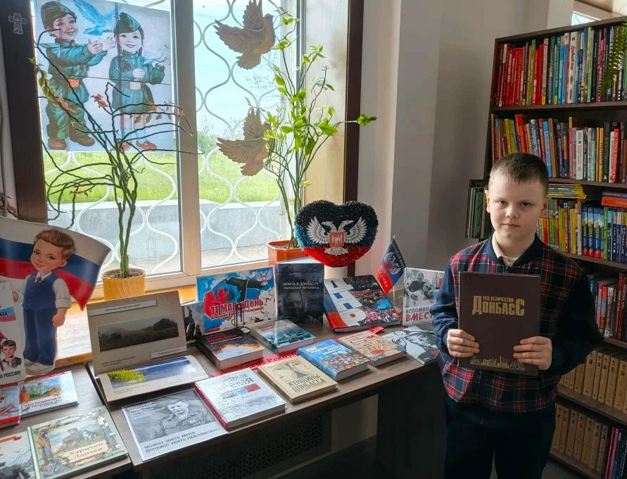 Снежнянцы отметили День Республики серией патриотических мероприятий Снежнянцы отметили День Республики серией патриотических мероприятий