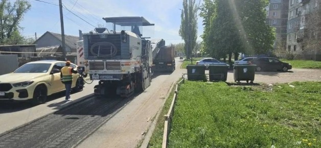 При поддержке Нижегородской области в Харцызске обновляют еще одну дорогу