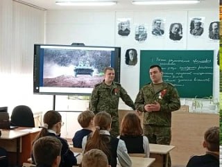 Сегодня к ученикам ГБОУ «Гимназия № 92 г. о. Донецк» в гости пришли и провели урок защитники Отечества - бойцы 90-й Гвардейской танковой дивизии 6-го Гвардейского танкового полка: лейтенант Лукшин Тимофей Андреевич и старший... Сегодня к ученикам ГБОУ «Гимназия № 92 г. о. Донецк» в гости пришли и провели урок защитники Отечества - бойцы 90-й Гвардейской танковой дивизии 6-го Гвардейского танкового полка: лейтенант Лукшин Тимофей Андреевич и старший...