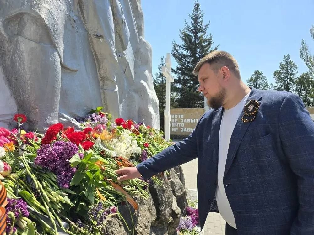 Докучаевск почтил память героев Великой Победы Докучаевск почтил память героев Великой Победы