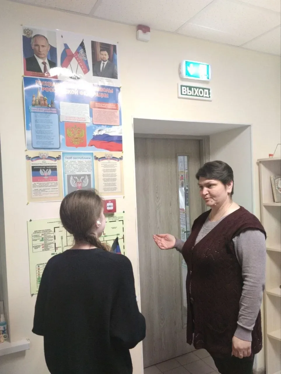 В библиотеках Мариуполя продолжаются мероприятия ко Дню Донецкой Народной Республики В библиотеках Мариуполя продолжаются мероприятия ко Дню Донецкой Народной Республики