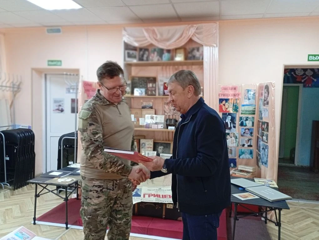 С министром культуры Челябинской области Алексеем Бетехтиным и членами делегации региона-шефа посетили главный центр культуры Ясиноватой – Ясиноватский городской музей, место, где хранится история и память нашего округа С министром культуры Челябинской области Алексеем Бетехтиным и членами делегации региона-шефа посетили главный центр культуры Ясиноватой – Ясиноватский городской музей, место, где хранится история и память нашего округа